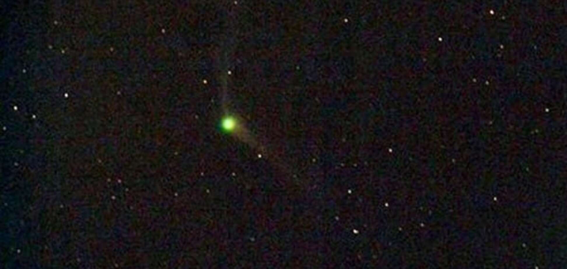 Смотрите в небо: к Земле летит комета с двумя хвостами