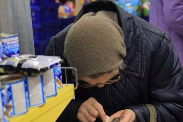 'Копи смолоду, а то сдохнешь с голоду': на что хватает средней пенсии в Украине