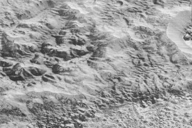 NASA показало детальні фото 'безплідних земель' Плутона