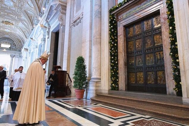 Год Милосердия. Ватикан открыл Святые двери: опубликовано видео