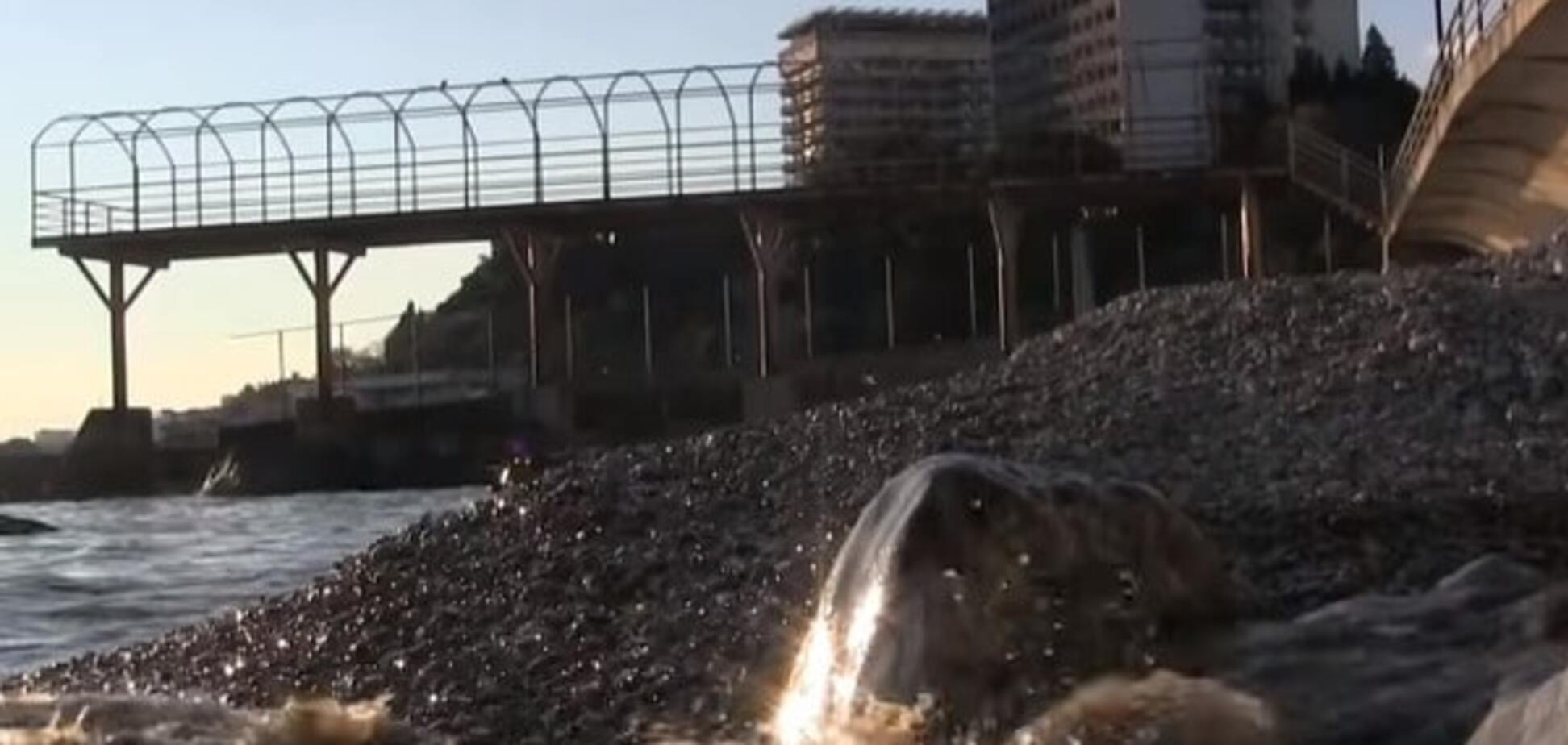 В Ялте из-за отсутствия электричества нечистоты сливают в море: видеофакт