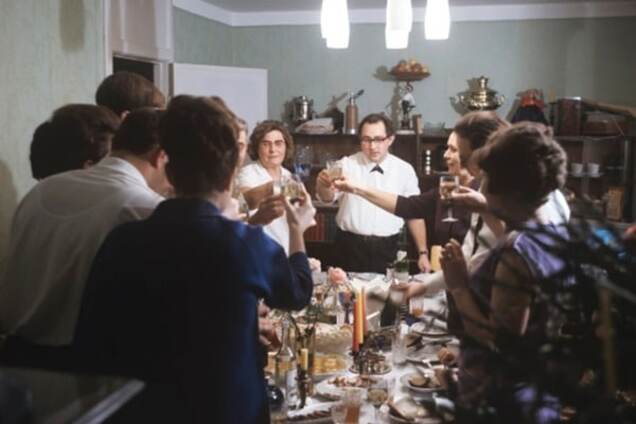 Привет, СССР: россиянам посоветовали в Новый год сидеть дома