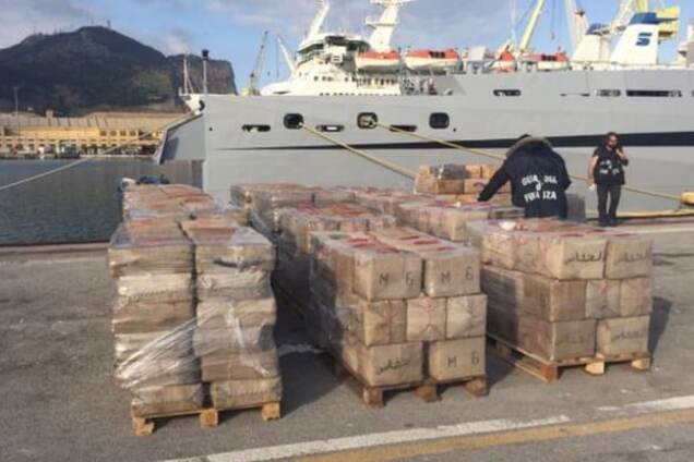 У берегов Италии задержали украинцев за контрабанду 13 тонн гашиша