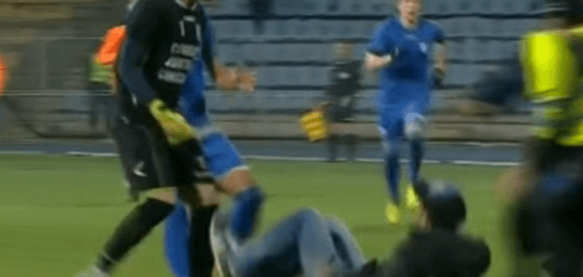 У Румунії воротаря вилучили з поля за бійку з фанатом