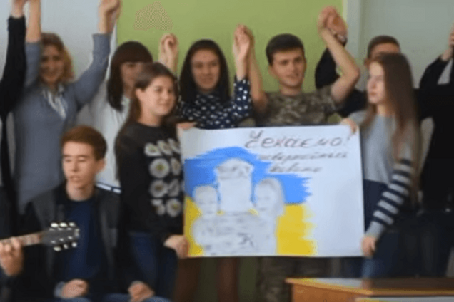 Школьники Донбасса поздравили воинов с днем ВСУ: трогательное видео