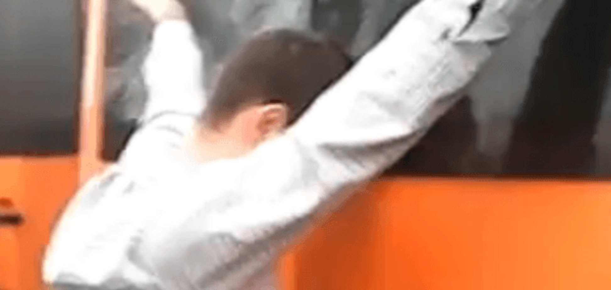 На блокпосту 'ДНР' показали, что делают с водителями за отказ повиноваться: видеофакт