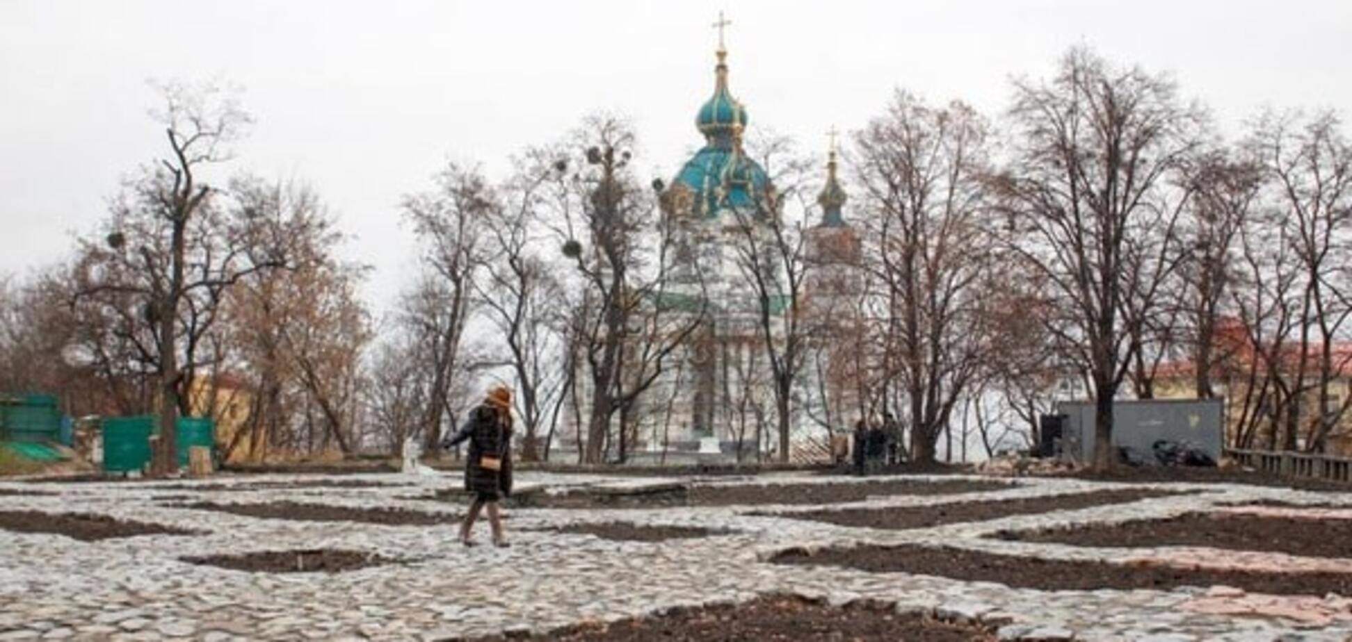 Новое место для прогулок: в Киеве открыли фундамент Десятинной церкви