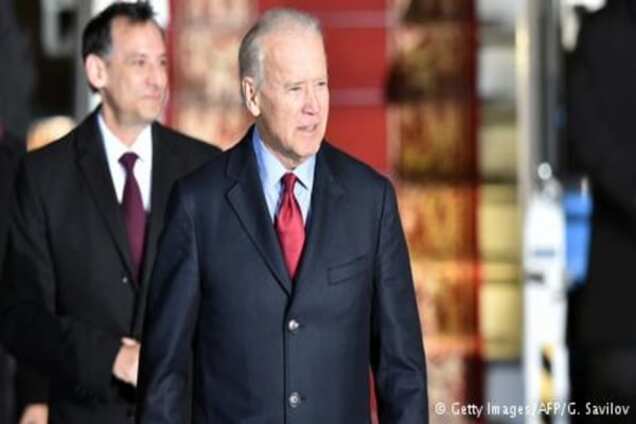 Байден: Вирішальне для України питання - побороти рак корупції