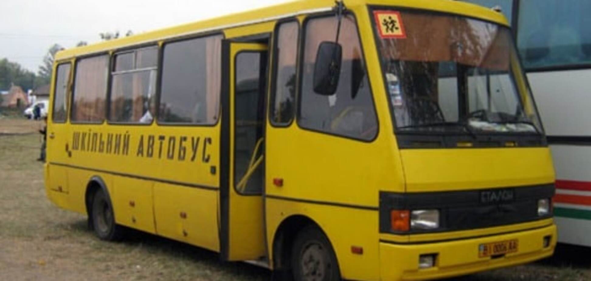 Резниченко: Днепропетровщина получила 35 новых школьных автобусов 