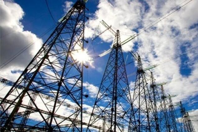 Снова передумали: активисты не разрешили подать электроэнергию в Крым