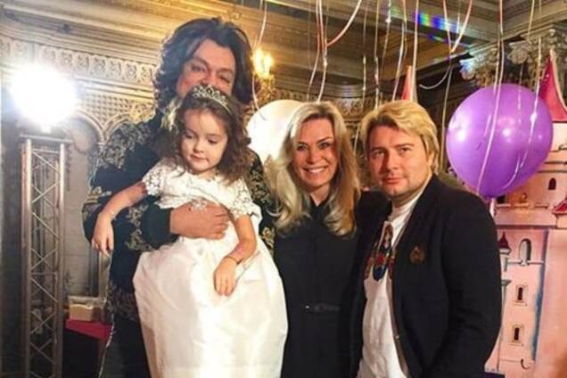 Пугачева и Лорак показали подросших детей на дне рождения дочери Киркорова