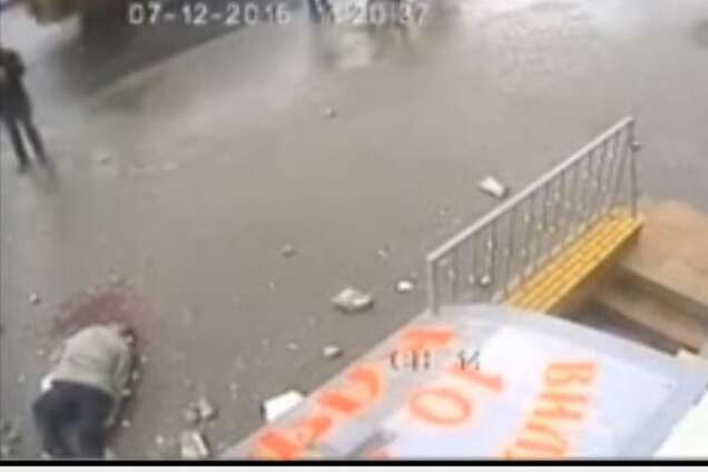 Байдужість по-російськи: перехожому, на якого впав балкон, ніхто навіть не спробував допомогти