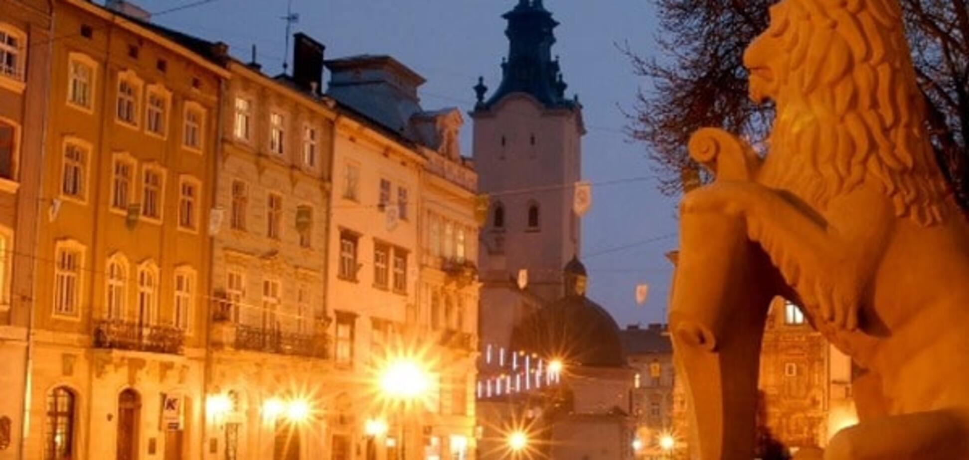 Геть 'вирвиглаз'! Блогер показав різницю між вивісками у Києві та Львові