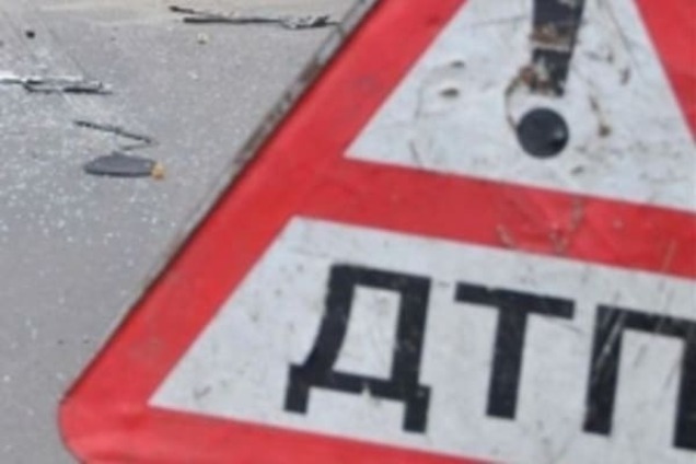 Смертельное ДТП в Киеве: автомобиль врезался в отбойник