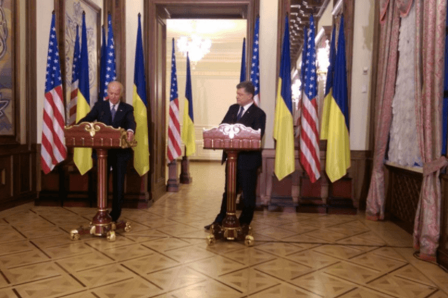 Порошенко дал обещание Байдену по Сирии