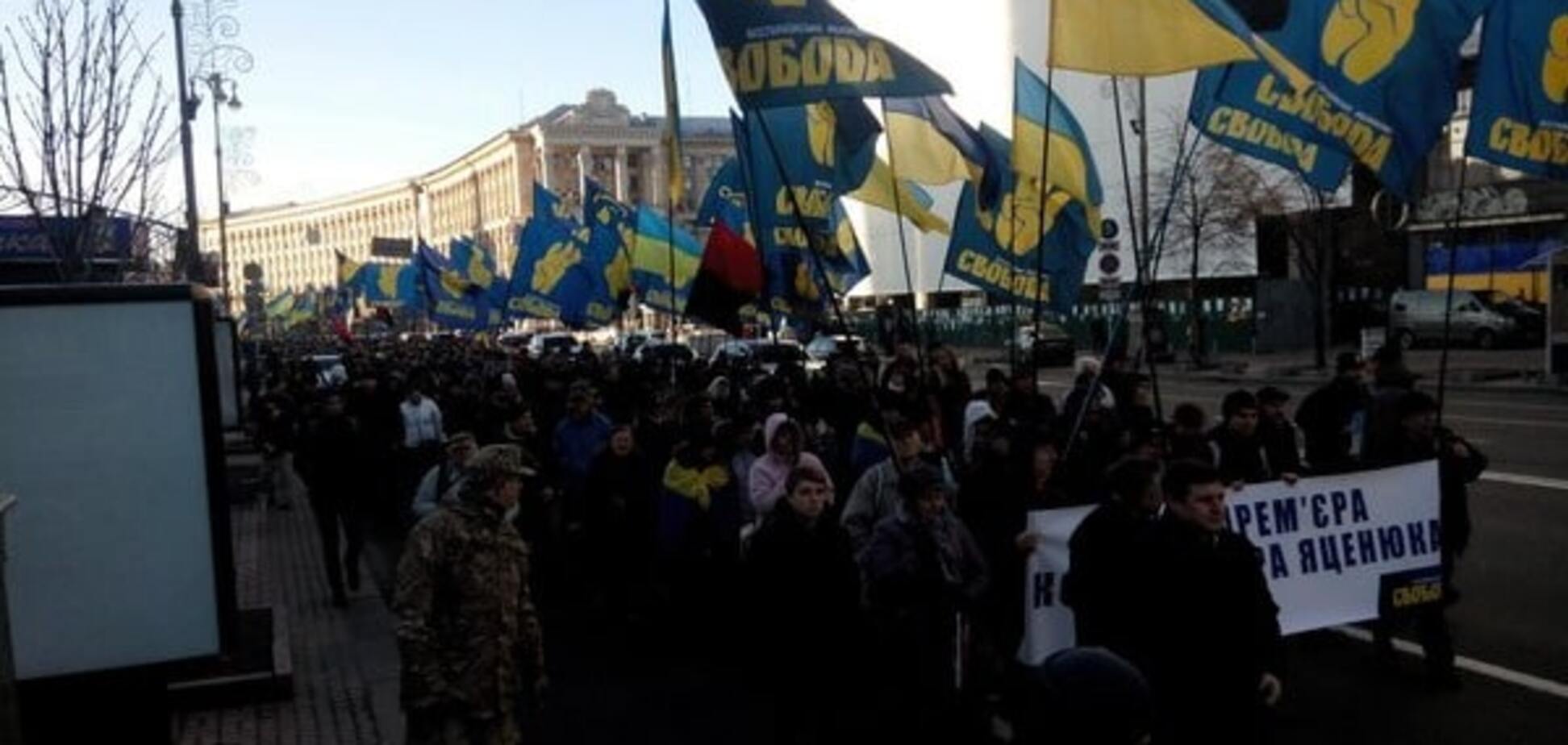 'Яценяку на гілляку!': У Києві проходить мітинг за відставку Яценюка. Опубліковані фото