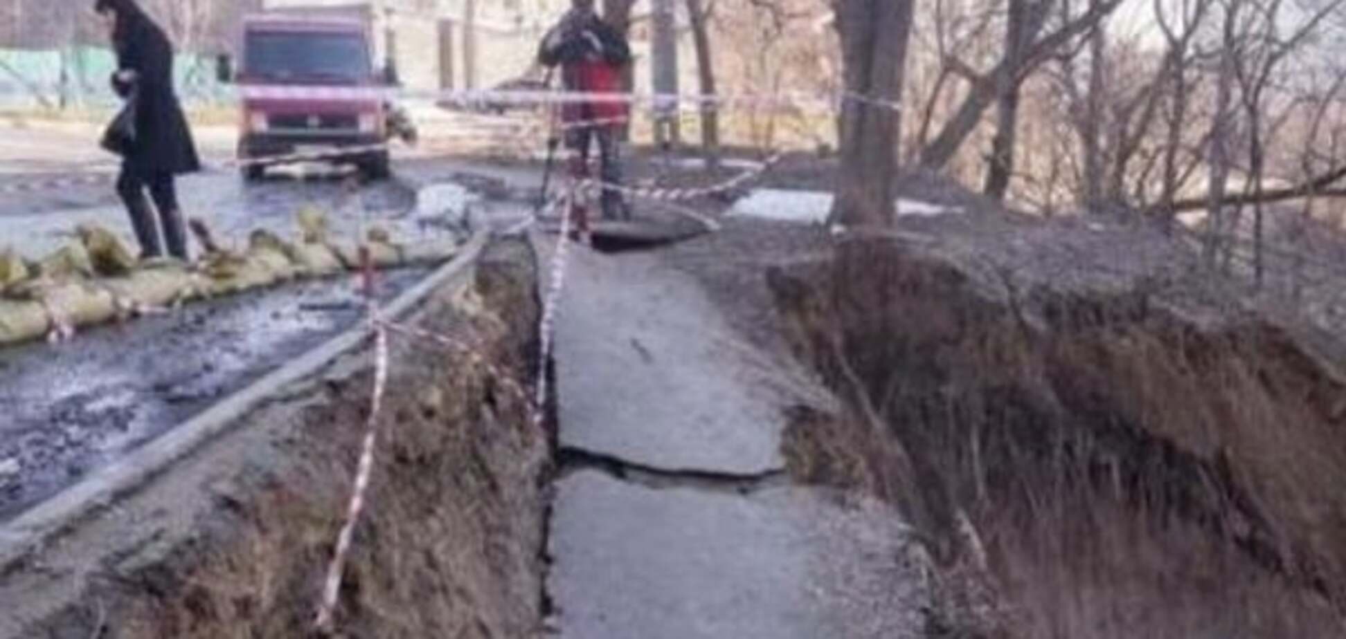 Сплошной провал: где в Киеве опасно из-за оползней