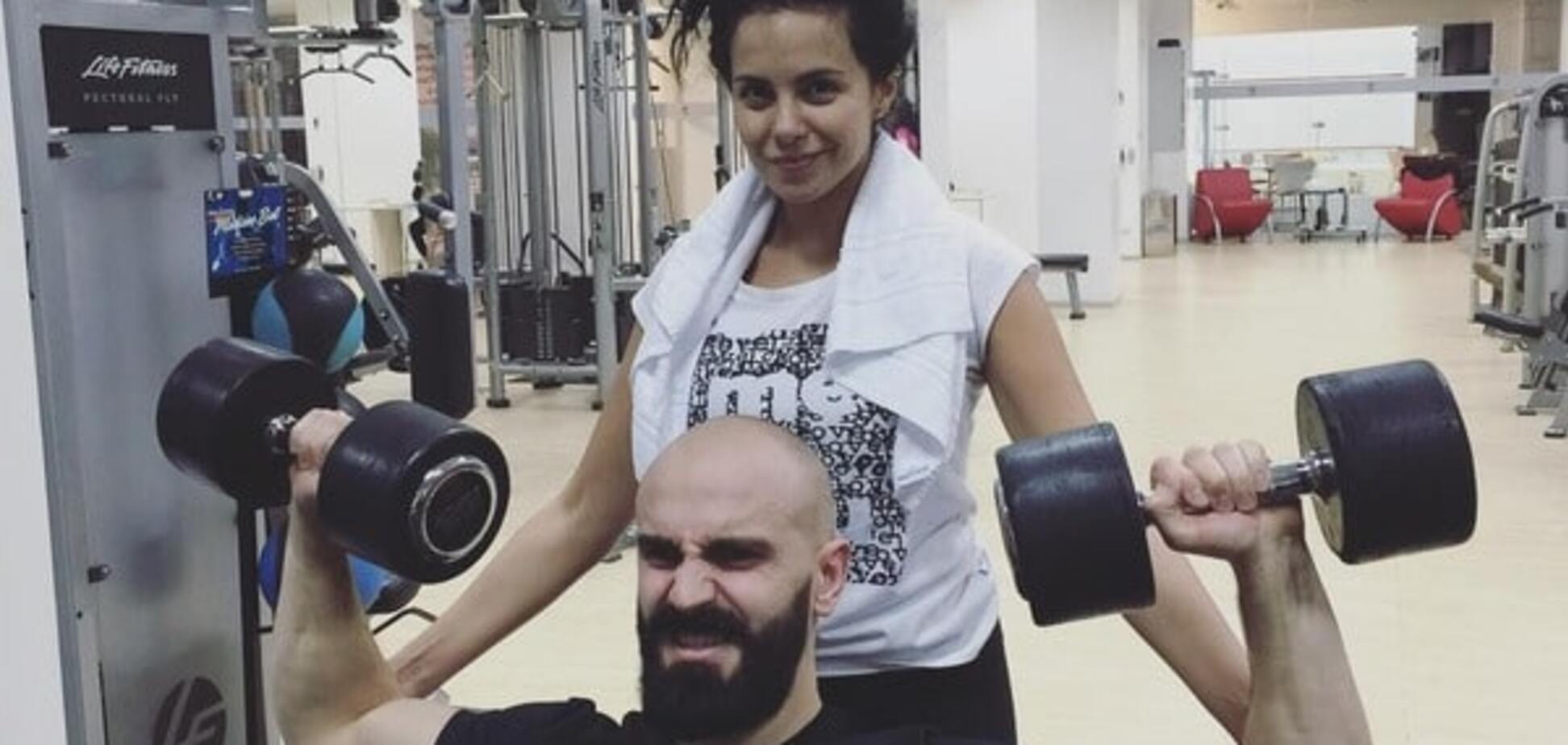 Гамбургеры-соблазнители: Каменских привезла с гастролей лишние килограммы