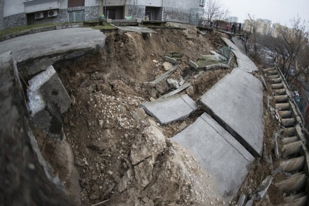 Ученые предупредили: киевская девятиэтажка на Краснозвездном может рухнуть