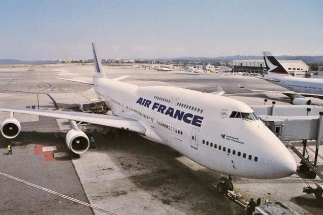Снова теракт: лайнер Air France совершил экстренную посадку в Монреале