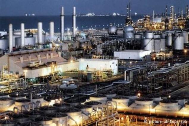 Нефть подешевеет еще, прежде чем начнет дорожать - эксперт