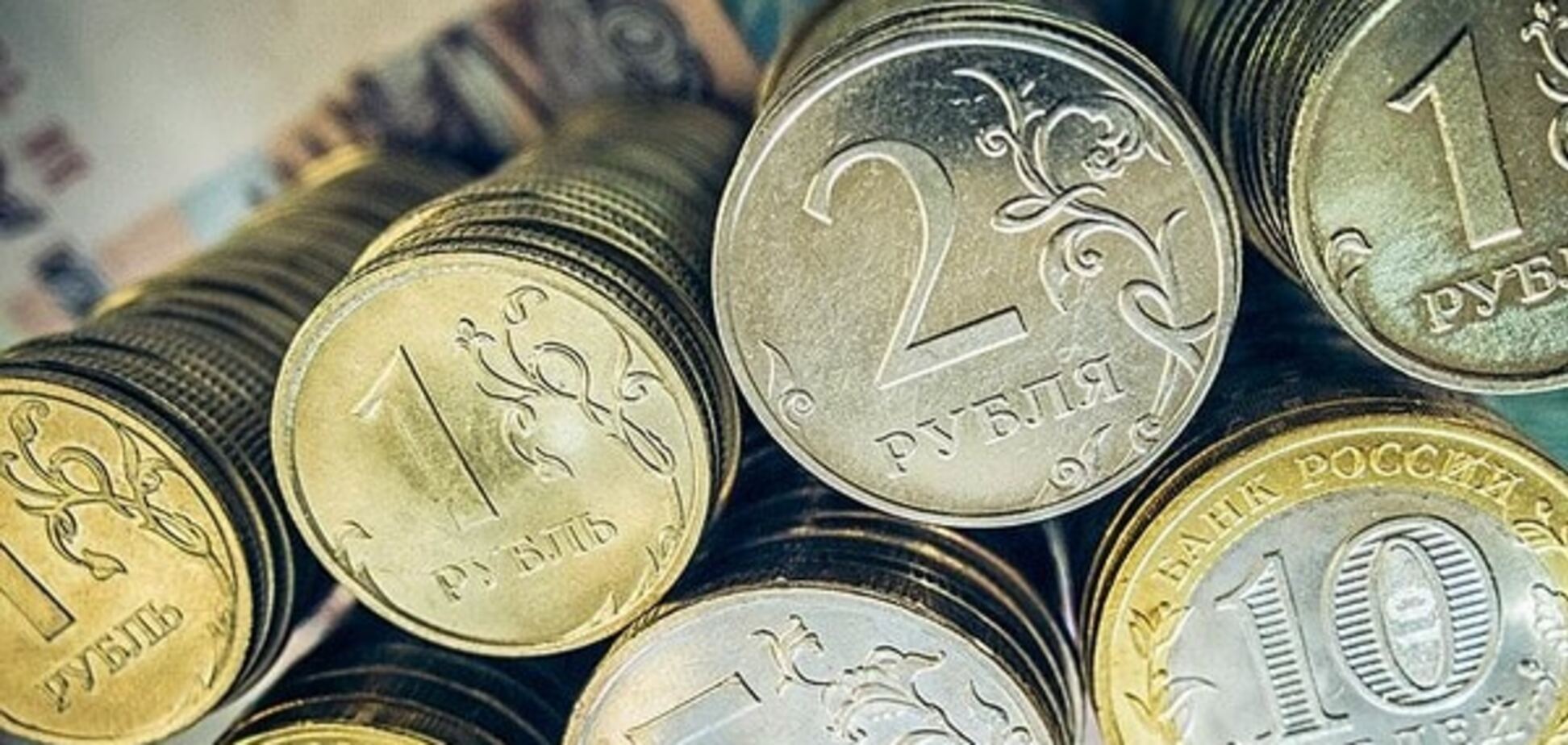 Российский рубль вновь пробил дно