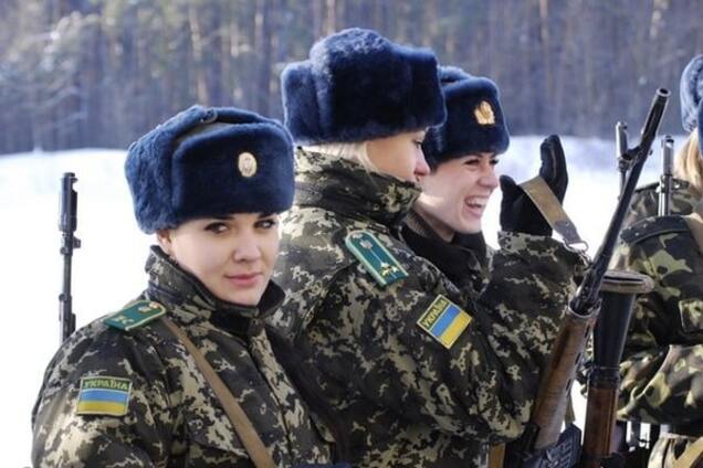 Красивая 'половина' армии: в Минобороны назвали число воюющих украинок