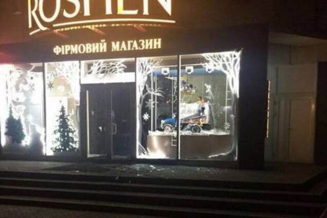 В Харькове прокуратура завела два дела по ночному взрыву у магазина Roshen 
