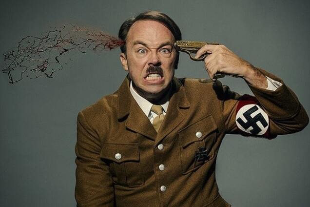 Смерть фюрера: актер воссоздал 'самоубийство' Гитлера - фотофакт