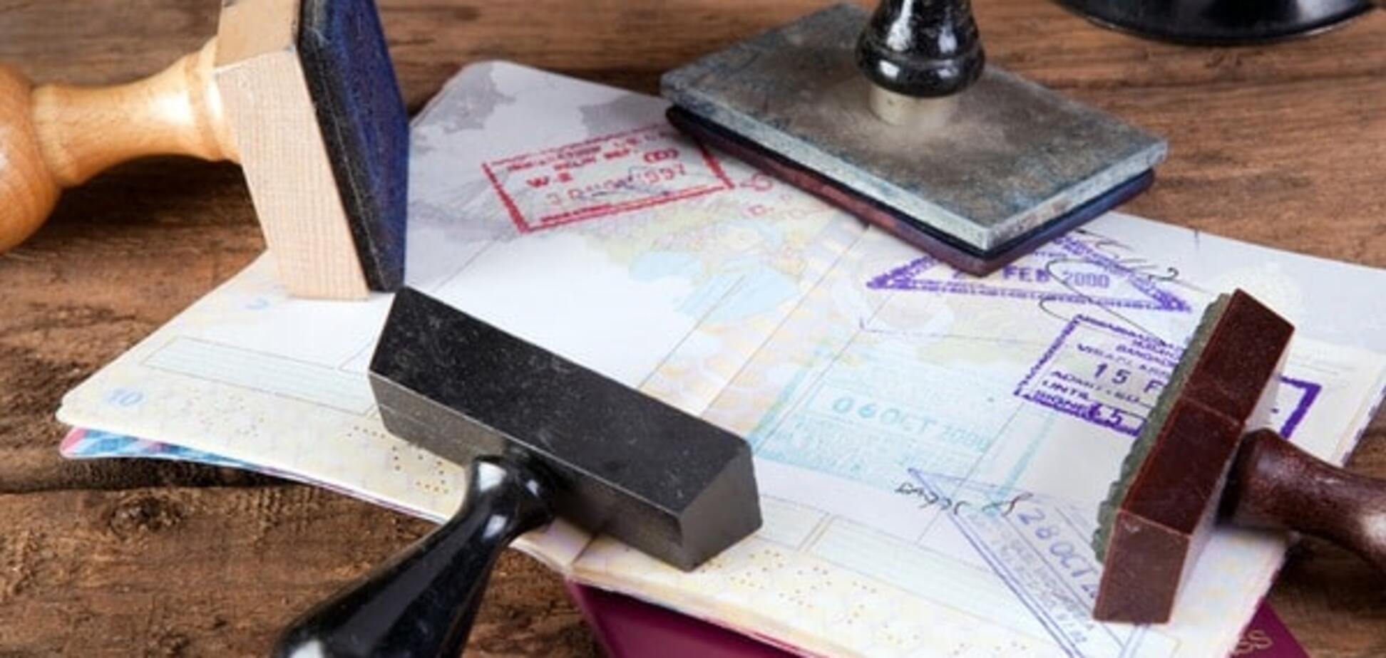 Західні ЗМІ назвали терміни скасування віз для України