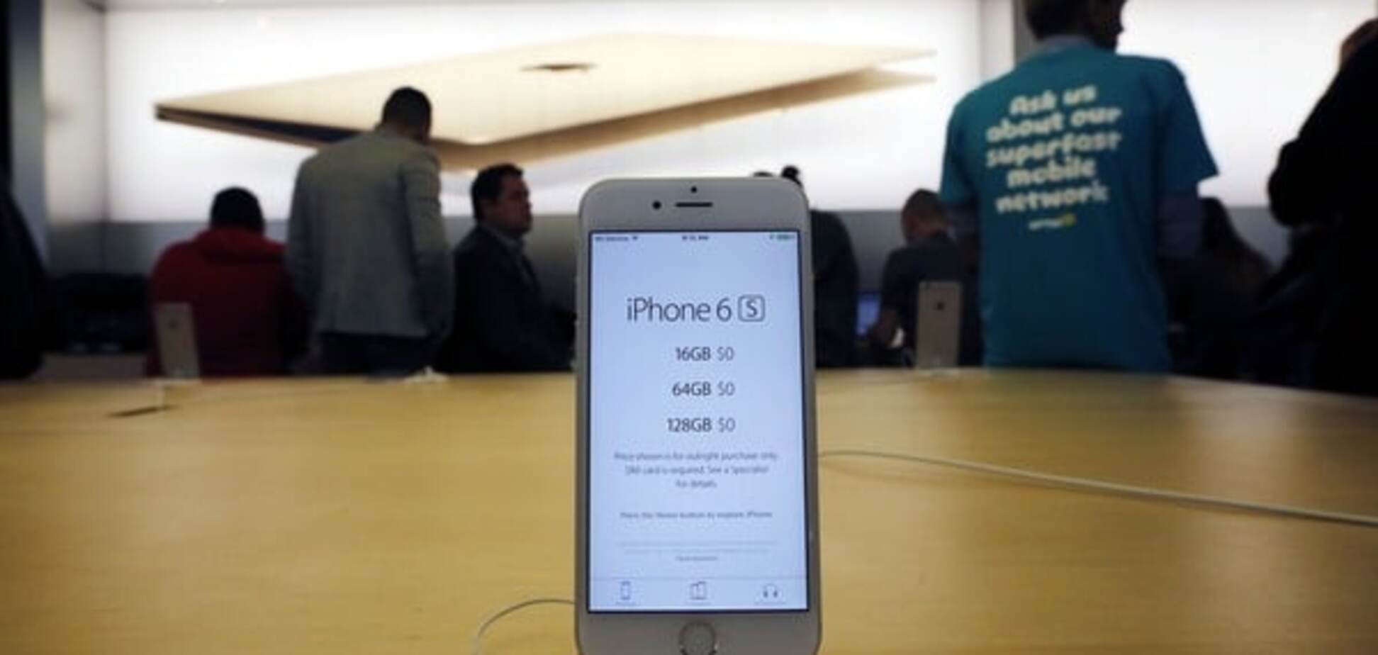 В Apple повідомили, коли вийде маленький iPhone 6C