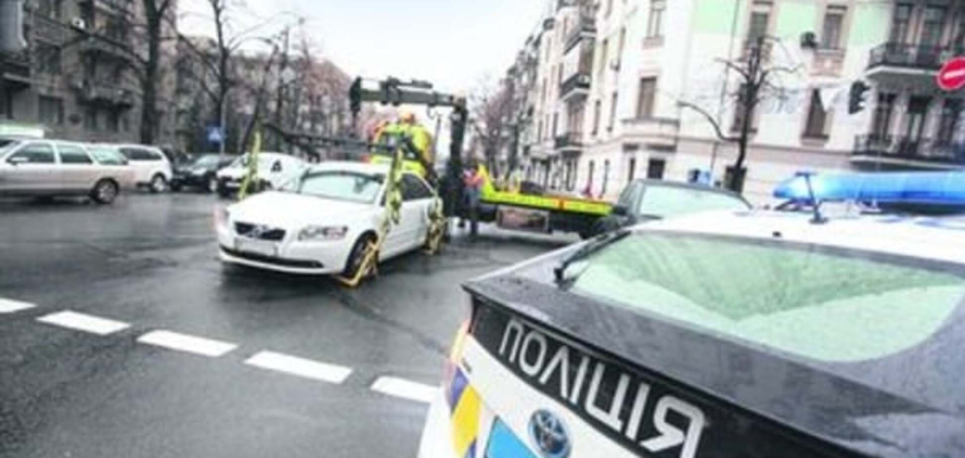 Борьба вхолостую: эвакуаторы пытаются избавить Киев от автохамов