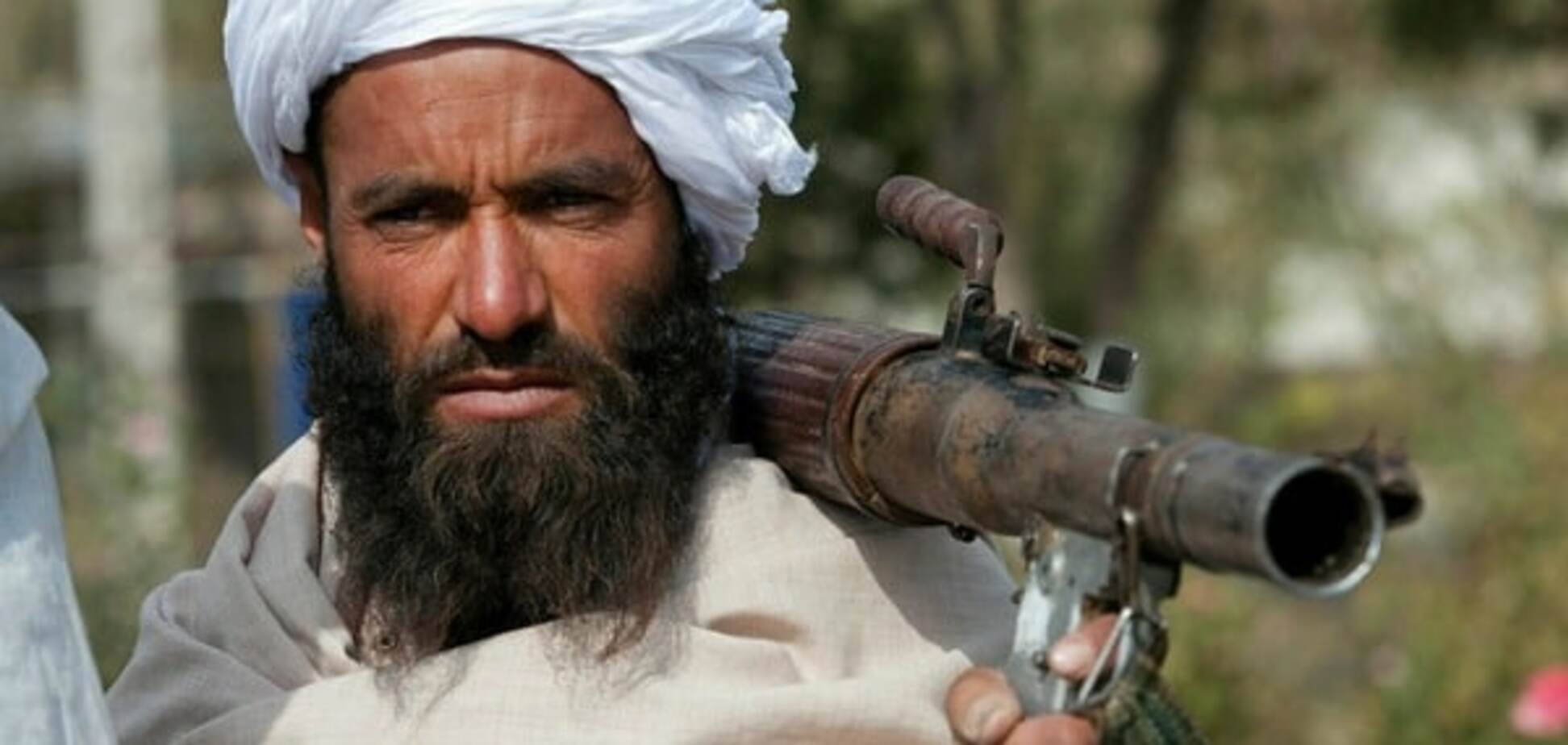 Террористы напали на аэропорт в Афганистане: десятки жертв