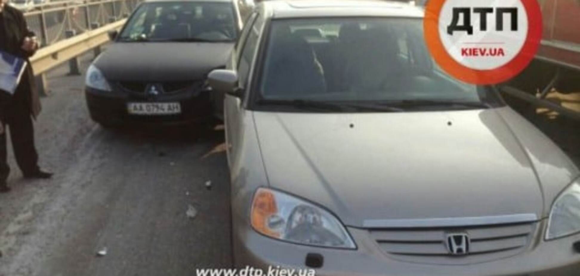 Встретились два японца: в Киеве Mitsubishi врезался в Honda