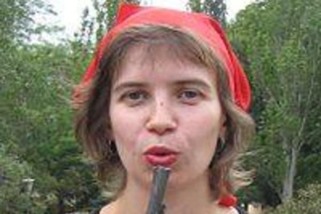 'Поэтессу', воспевшую детородный орган 'Моторолы', пригласили на дискуссию евроинтеллектуалов