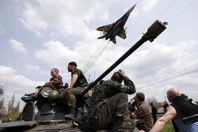 Зарплаты военных: украинцы на войне зарабатывают в разы меньше россиян в мирное время. Инфографика