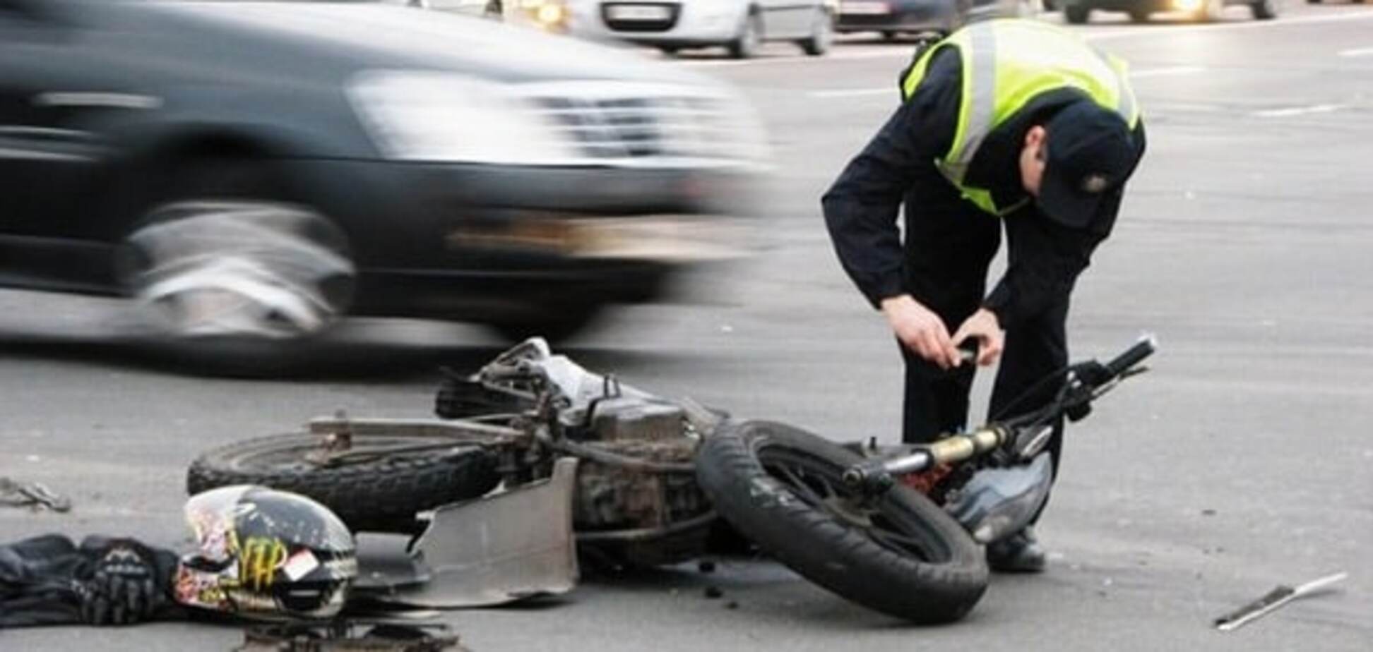 Тройное ДТП в Киеве: пострадал 18-летний мотоциклист