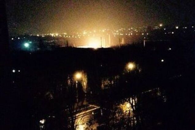 В Донецке из-за обстрела пылает машиностроительный завод: фото и видео с места событий