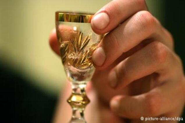 Комментарий: Зачем россиянам дешевая водка