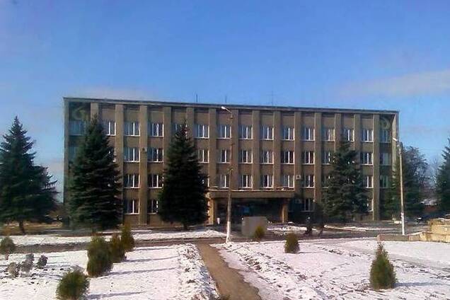 В Дебальцево боевики 'накрыли' снарядами исполком: ранены девять человек