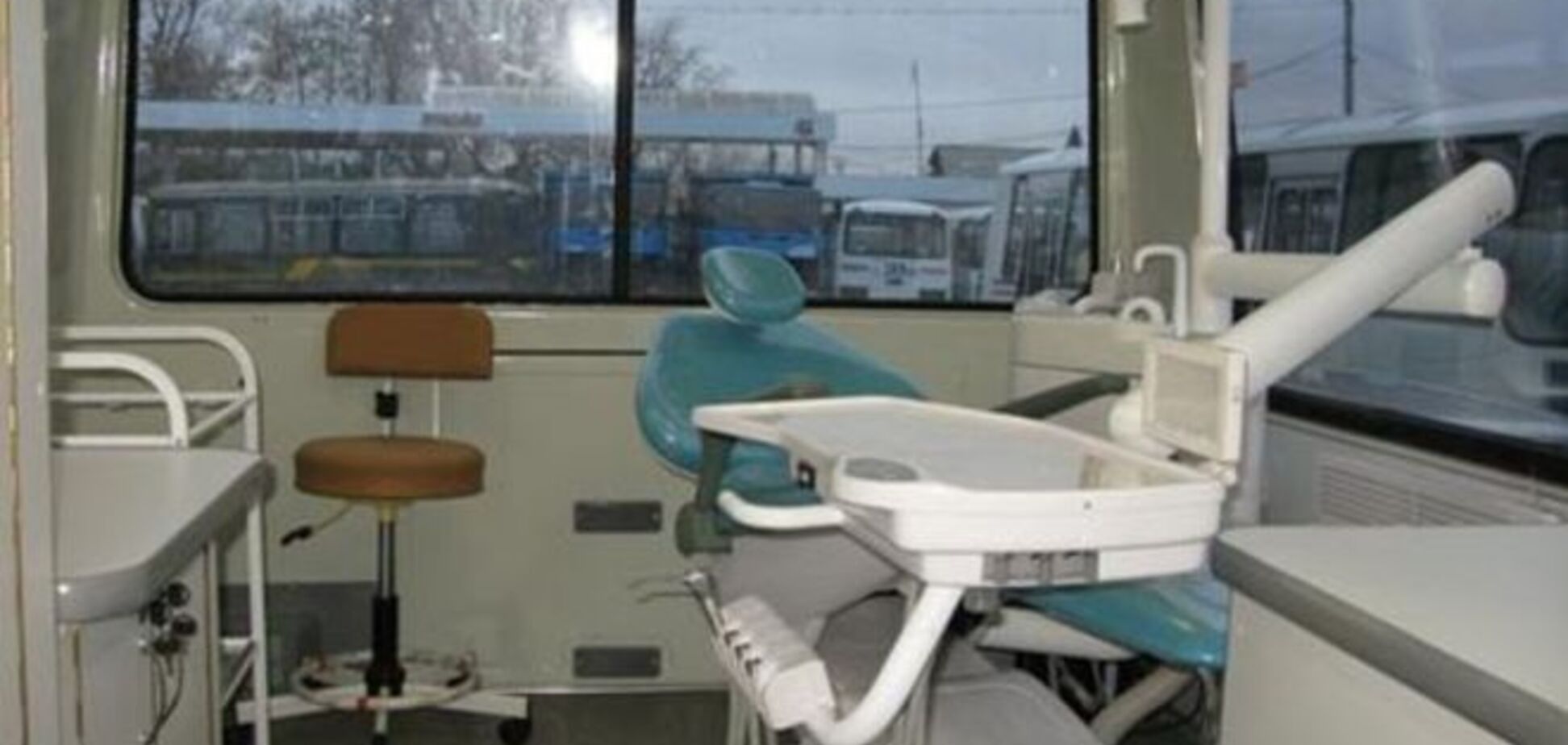 Волонтеры привезут в зону АТО передвижную стоматологию