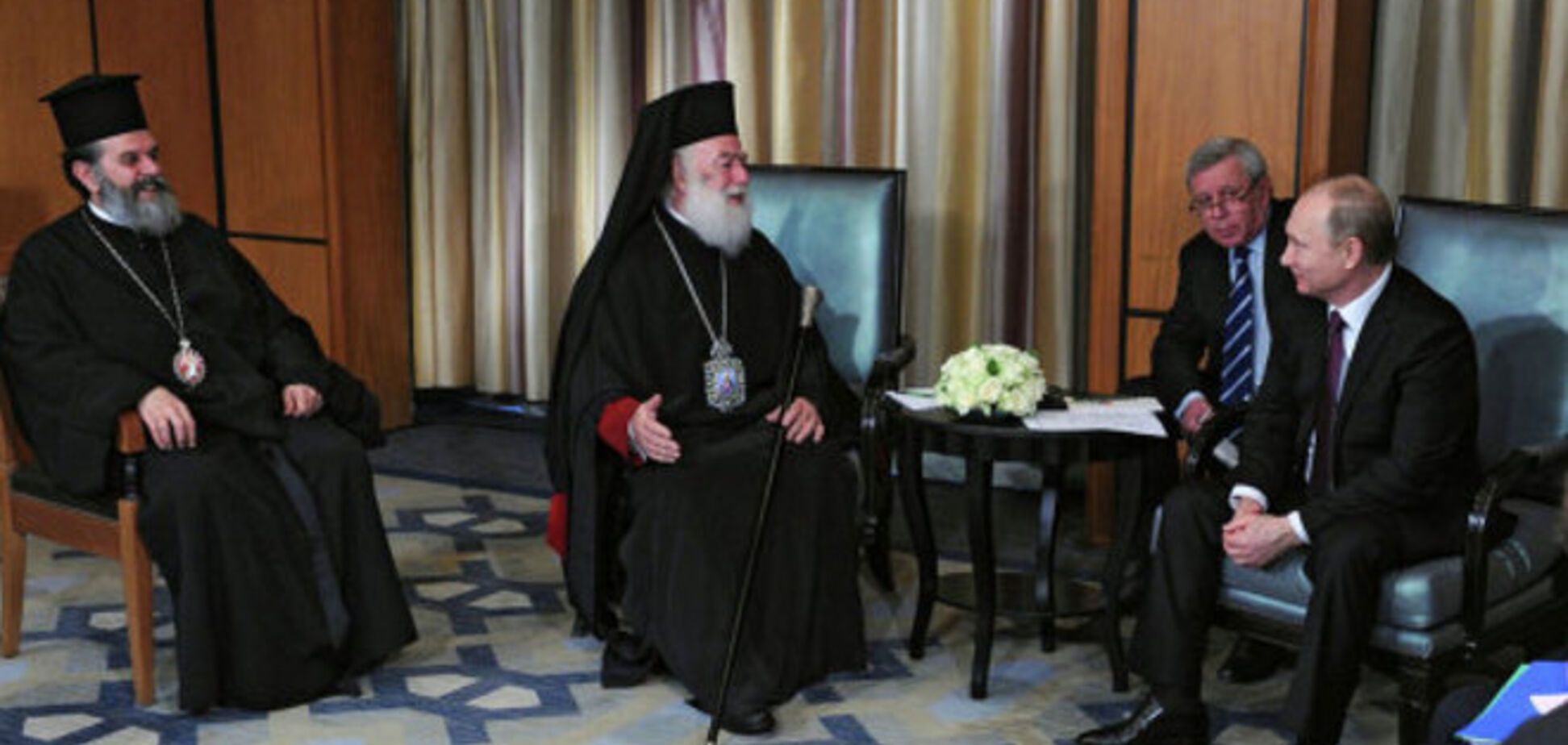 Путин заручается поддержкой египетских христиан в борьбе 'за общие идеалы'