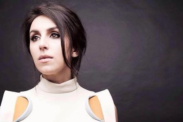 Ради помощи беженцам из АТО Джамала распродает свои платья