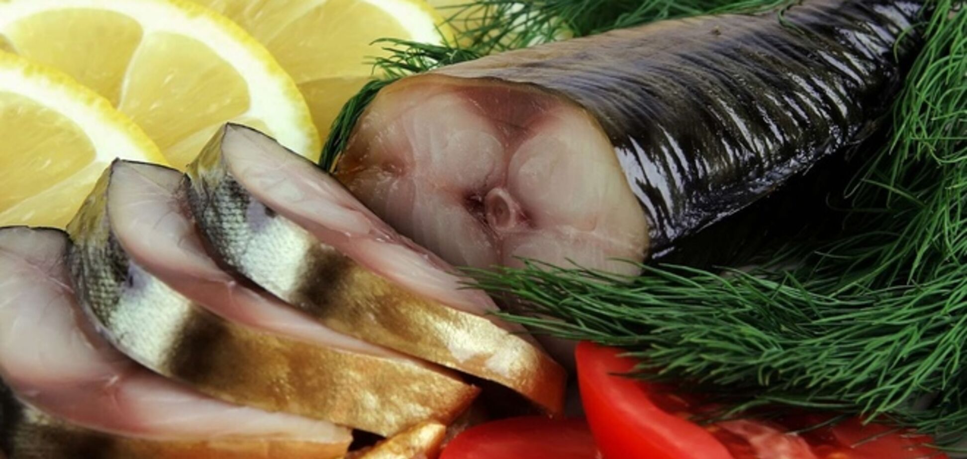 Эксперты рассказали, чем опасна копченая рыба в украинских магазинах