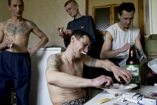 Канадський фотограф зробив шокуючу підбірку знімків з Росії 'П'яна наречена'