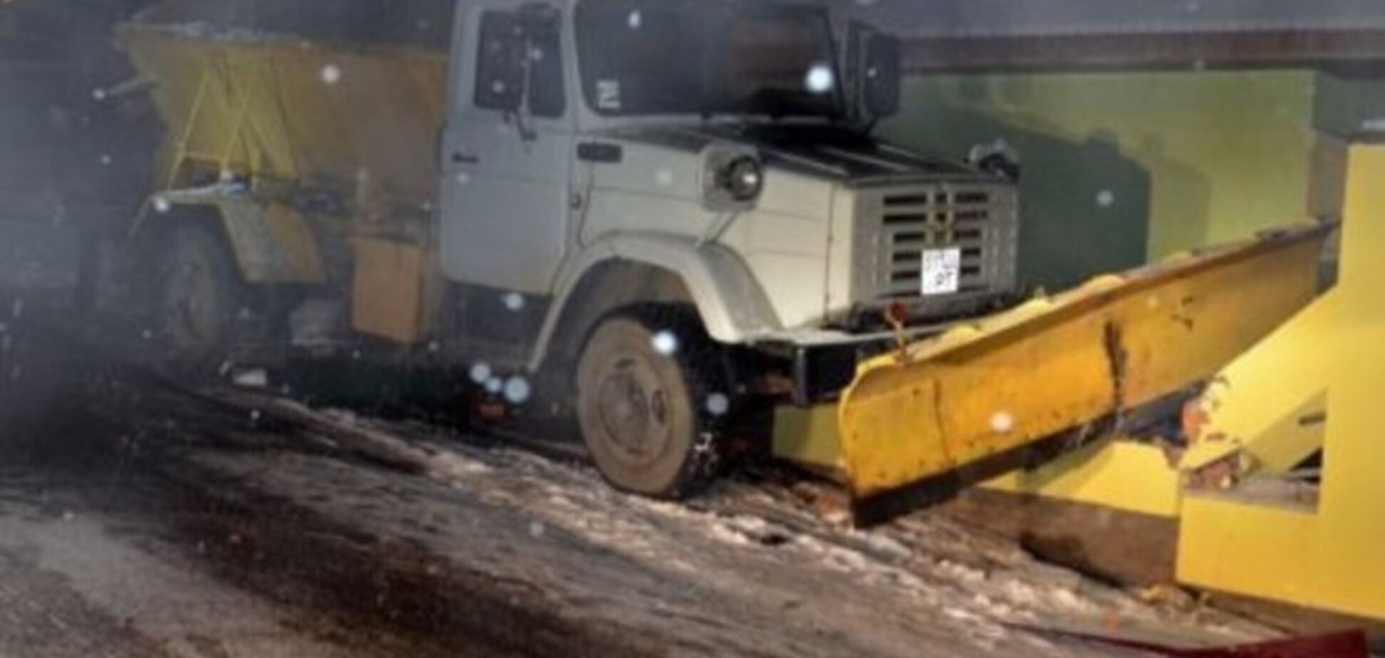 В Ужгороде произошло крупное ДТП с участием 'пожарки', 'скорой' и снегоуборочной машины