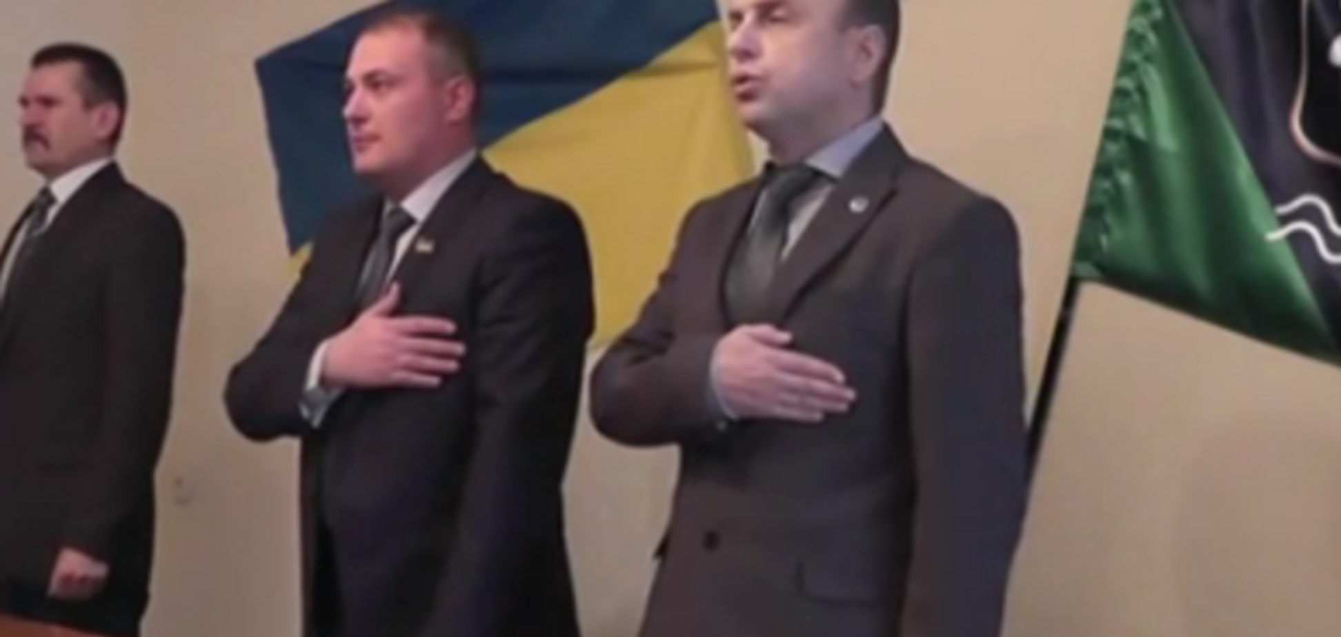 На Херсонщине дружное исполнение депутатами гимна Украины спровоцировало скандал: опубликовано видео