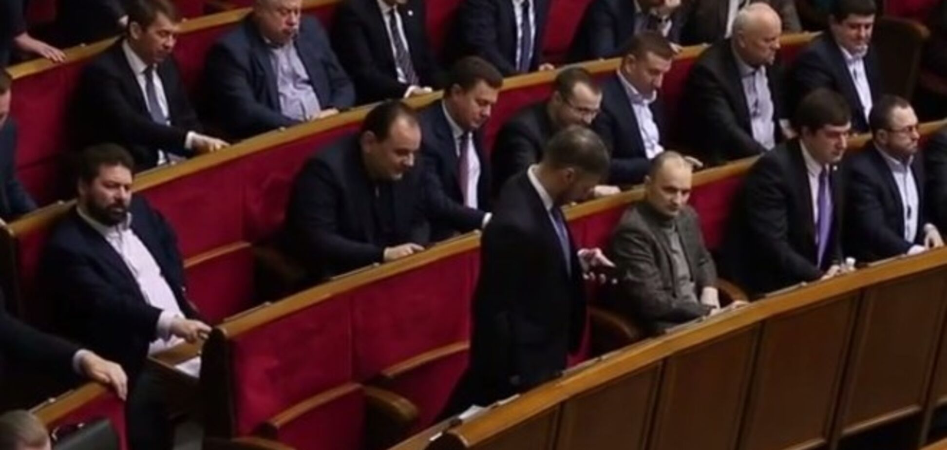 Во время голосования за назначение Генпрокурора нардепы попались на 'кнопкодавстве': видеофакт
