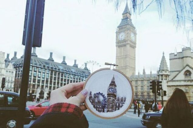 Девушка в путешествиях делает удивительные фото-вышивки