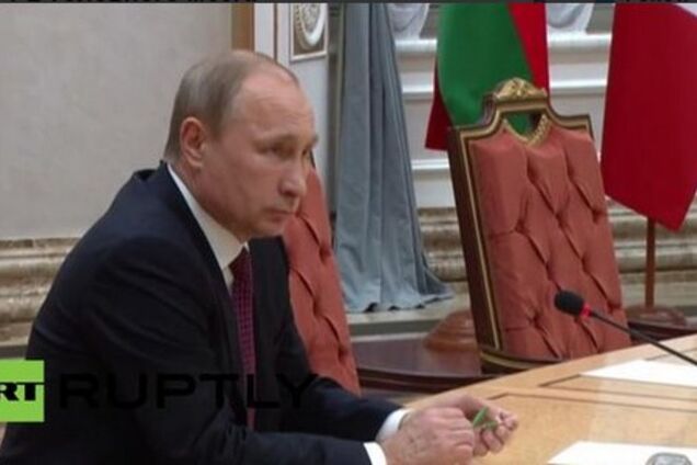 По стопам Януковича: Путин сломал карандаш во время переговоров в Минске. Фотофакт